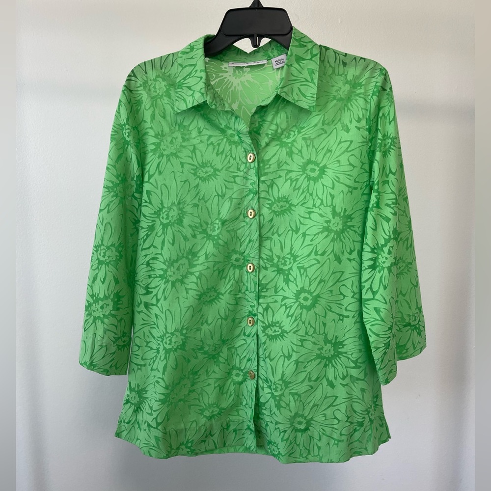 Sag Harbor Green Quarter sleeve button up collared floral print blouse cardigan